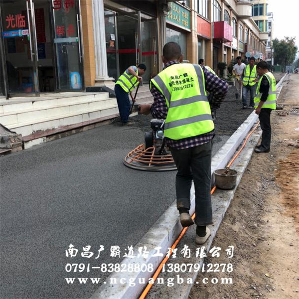 湾里区梅岭大道人行道