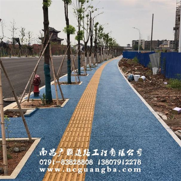 贵溪市沿河西路人行道